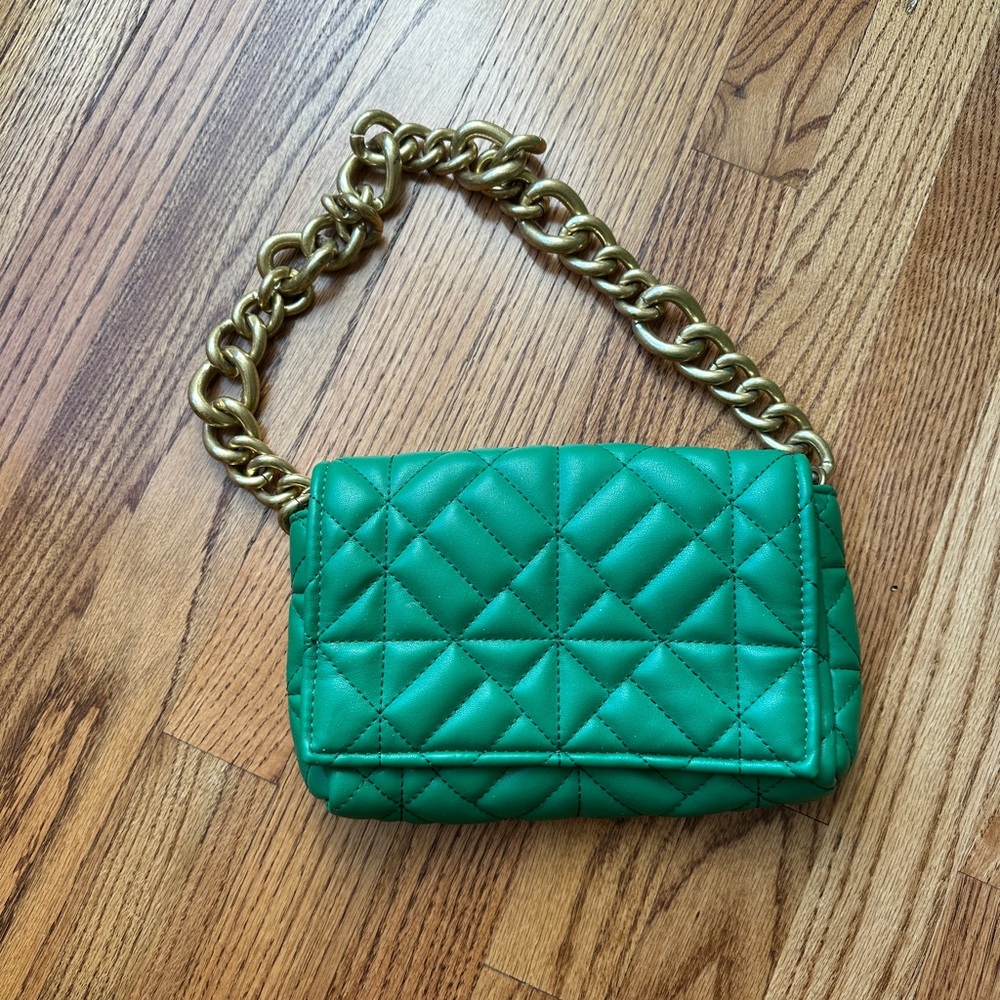 QUILTED MIDI SHOULDER BAG WITH CHAIN